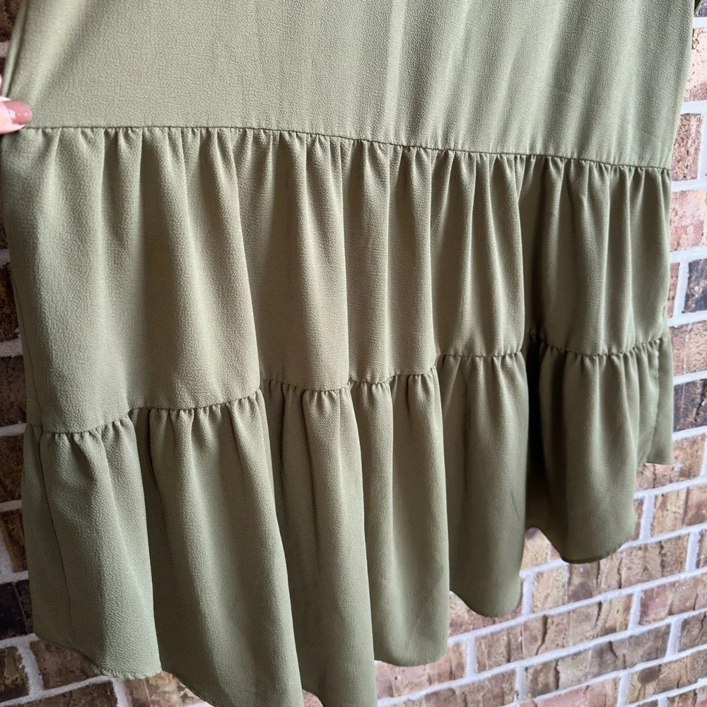 Elegant Green Tunic Top with Flowing Silhouette - Picture 4 of 6
